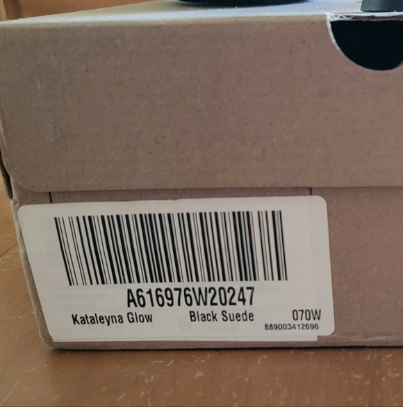 Clarks Womens Kataleyna Glow Ankle Boot  - Black Suede Kitten Heal NWT Sz 7W - Picture 9 of 10